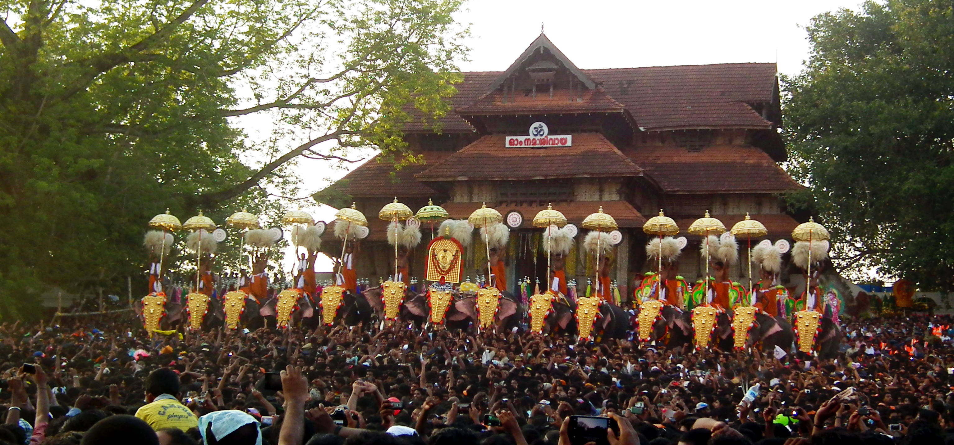 Vadakkumnathan Temple tourist place 
