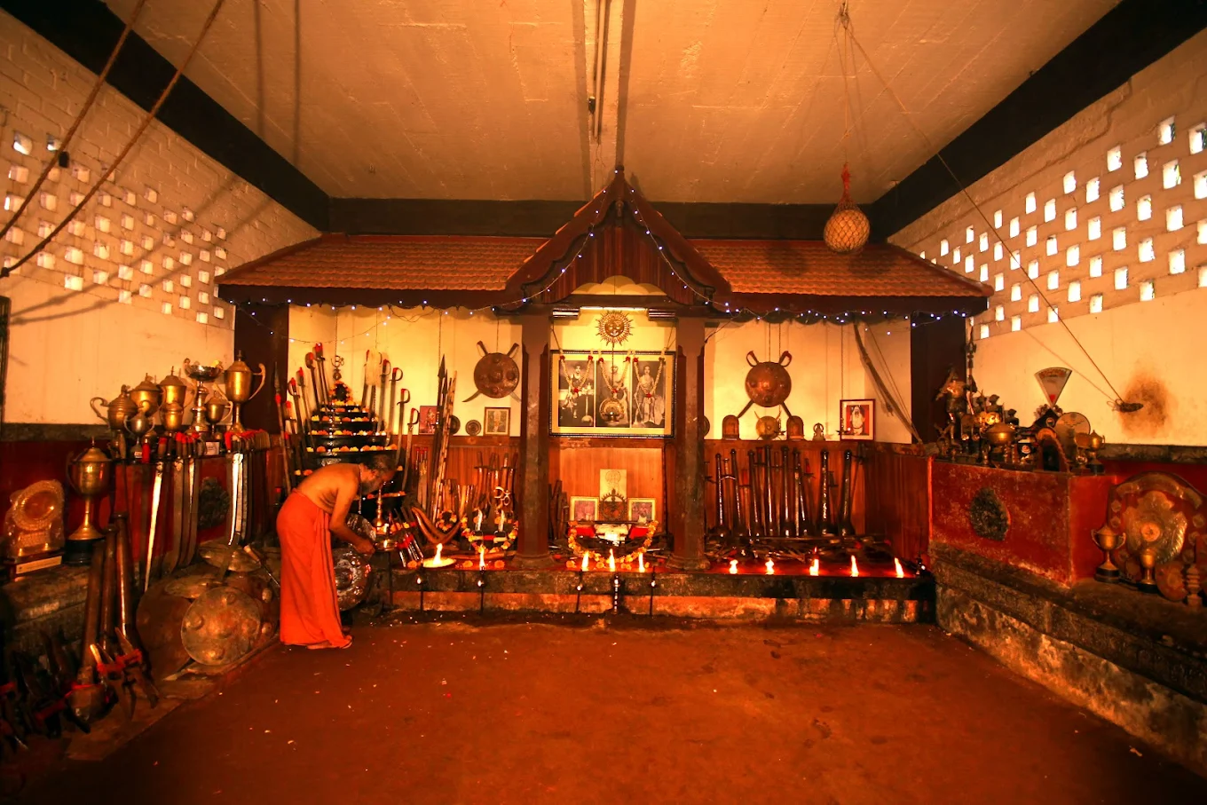 Gopalan Gurukkal Smarka C. V. N. Kalari traditional Kalaripayattu training center in Kozhikode