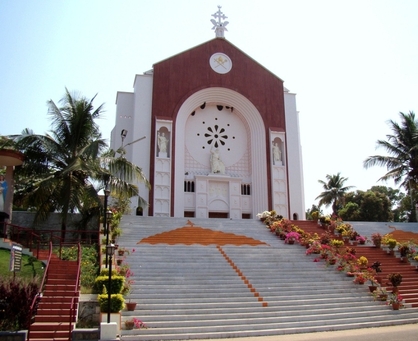 famous churches in kerala