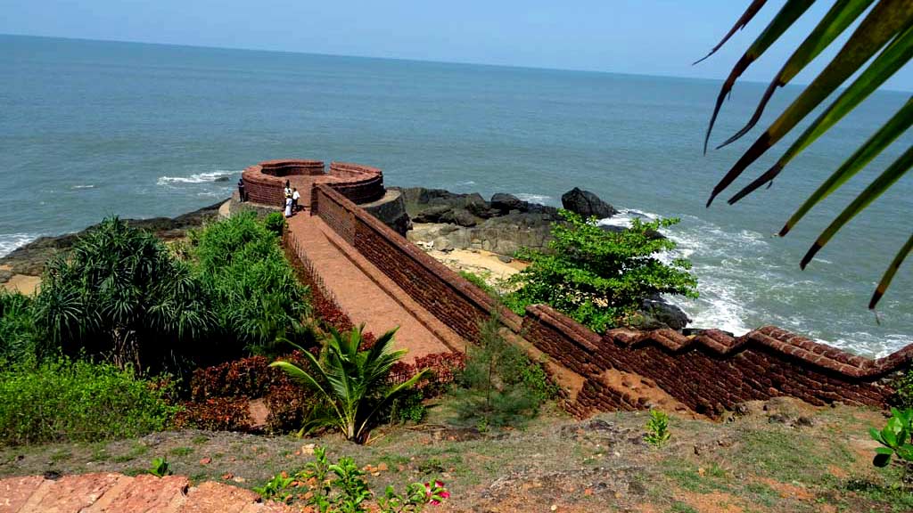 famous historic forts in kerala