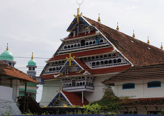 Valiya Juma Masjid tourist place 