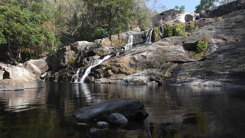 Kombaikani & Meenmutti Waterfalls tourist place 