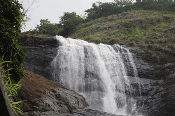  Palaruvi Waterfalls view 